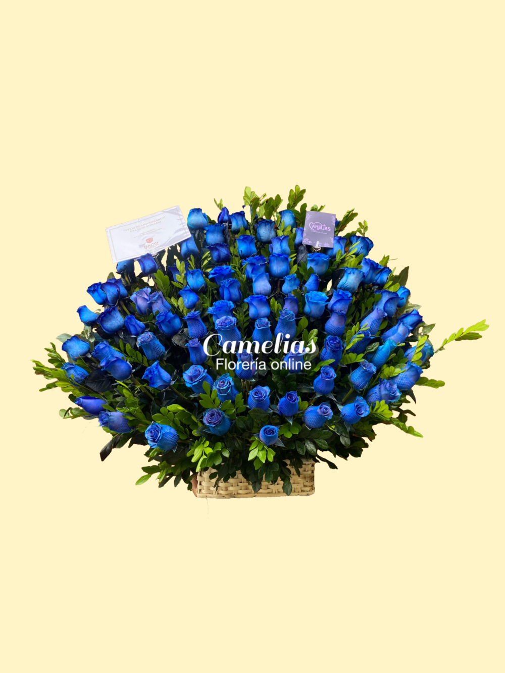 Canasta de rosas azules
