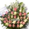 Arreglo fúnebre de rosas rosadas y blancas