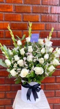 Box Fúnebre con Rosas Blancas