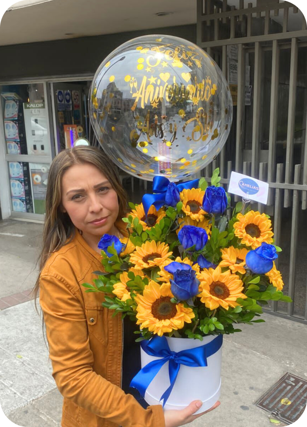 Box de girasoles y rosas "Naysha" - Imagen 2
