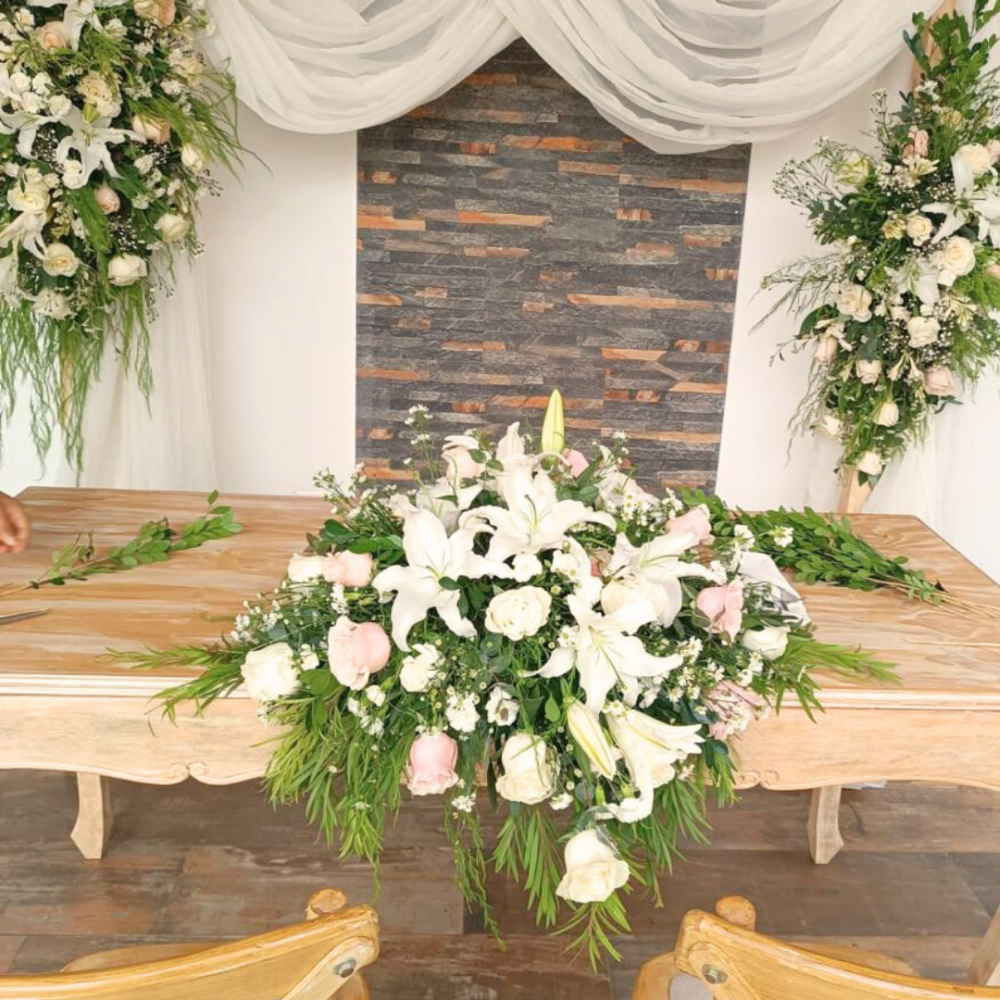 Arreglo de flores para mesa "Lituania"
