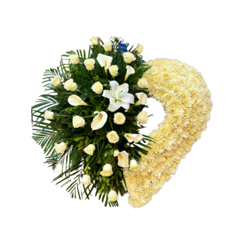 Corona floral fúnebre modelo corazón con rosas blancas