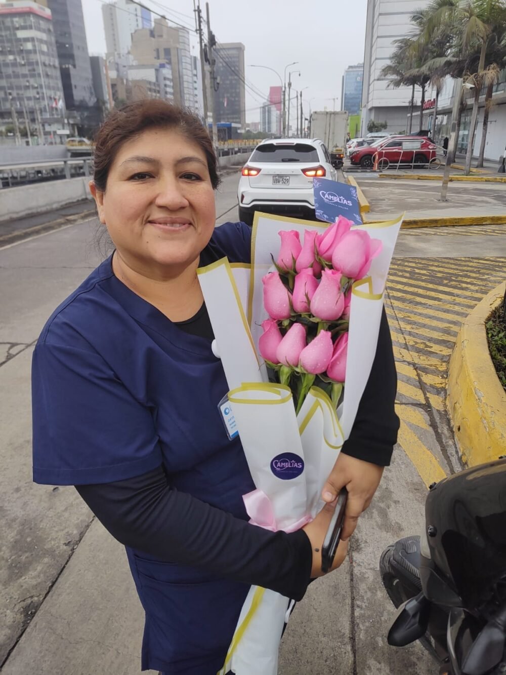 🌹 Ramo de 12 Rosas Rosado Fusion - Imagen 2