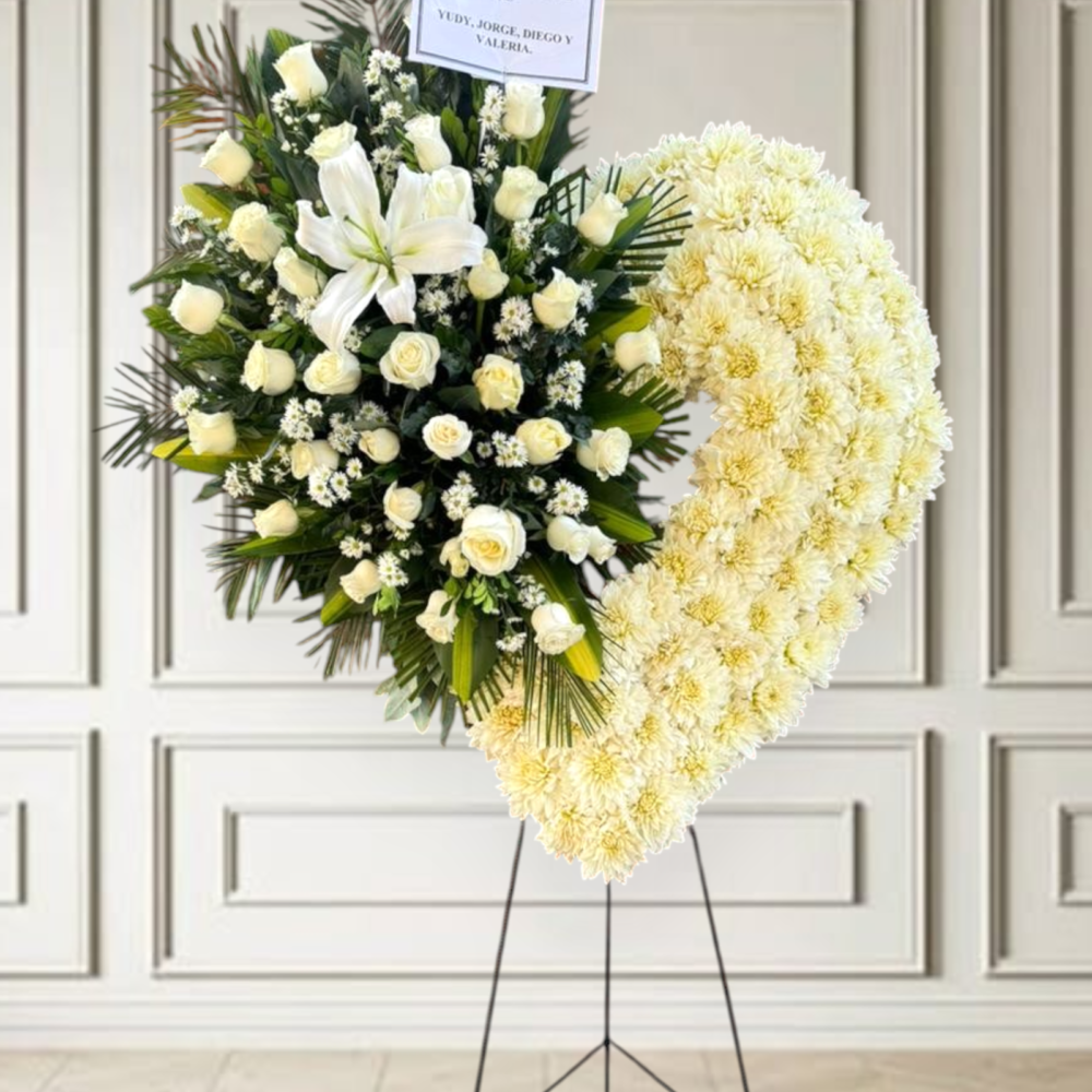 Corona floral fúnebre modelo corazón con rosas blancas