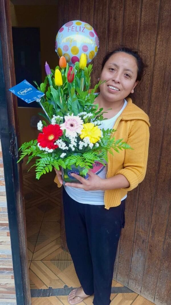 Arreglo de tulipanes y gerberas - Imagen 2