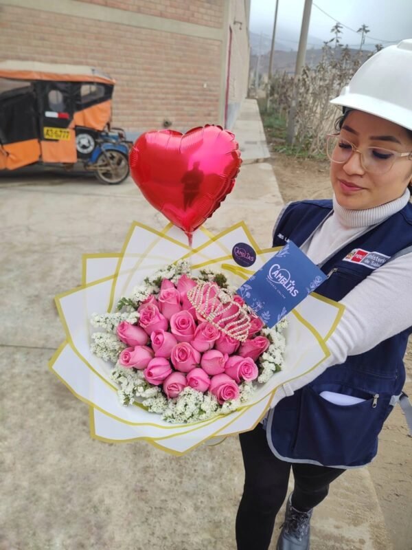 Ramo buchona de 24 rosas rosadas  fusión - Imagen 2