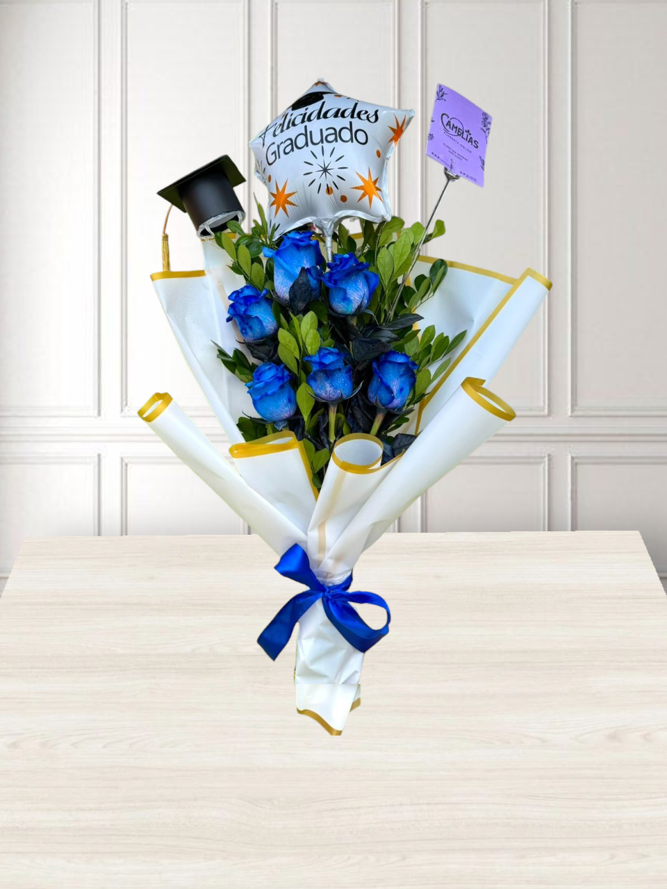 Ramo de 6 rosas azules + birrete “Graduado”