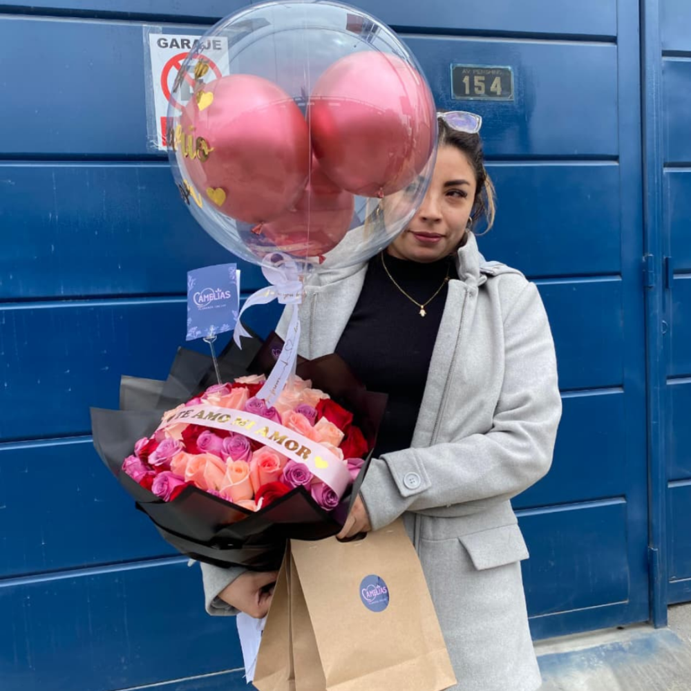Ramo buchón de 50 rosas y globo - Imagen 2