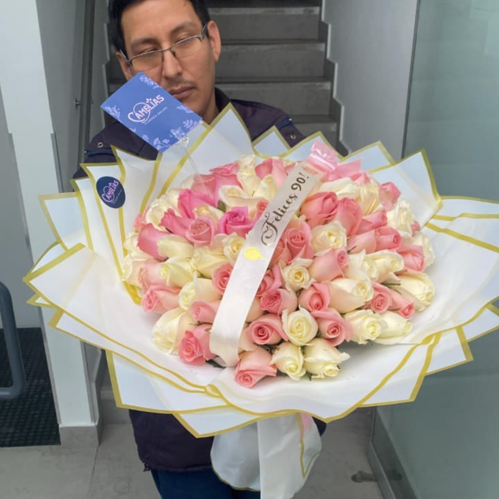 Buchón de 100 rosas rosadas y blancas  "Isabella" - Imagen 2