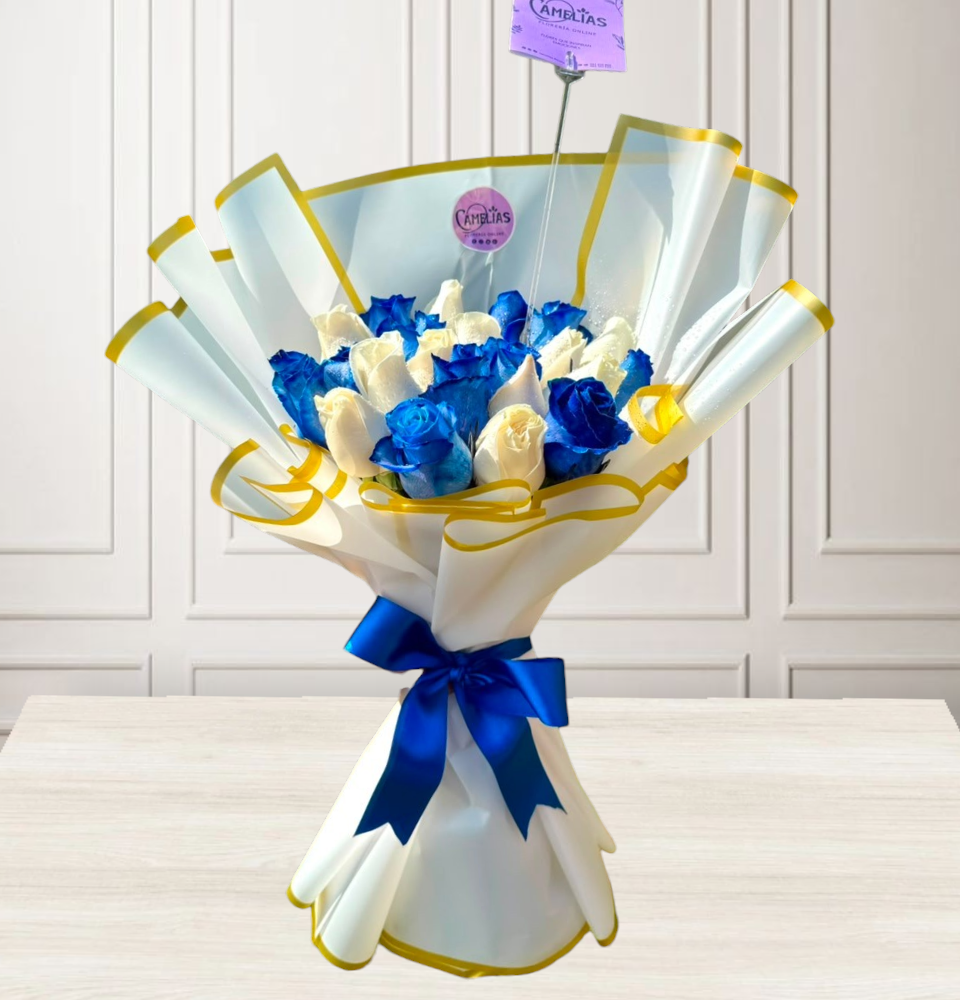 Ramo de rosas azules y blancas “Sueño azul”