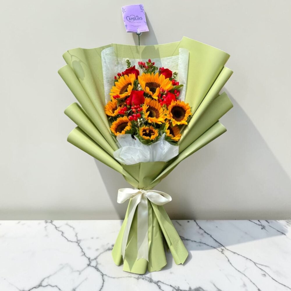 Ramo de girasoles y rosas rojas "Esencia de Mujer"